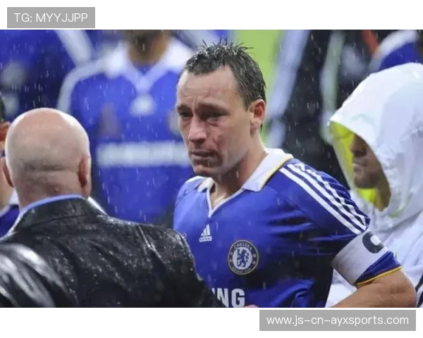 世界冠军领奖却滑倒！奖杯掉地上