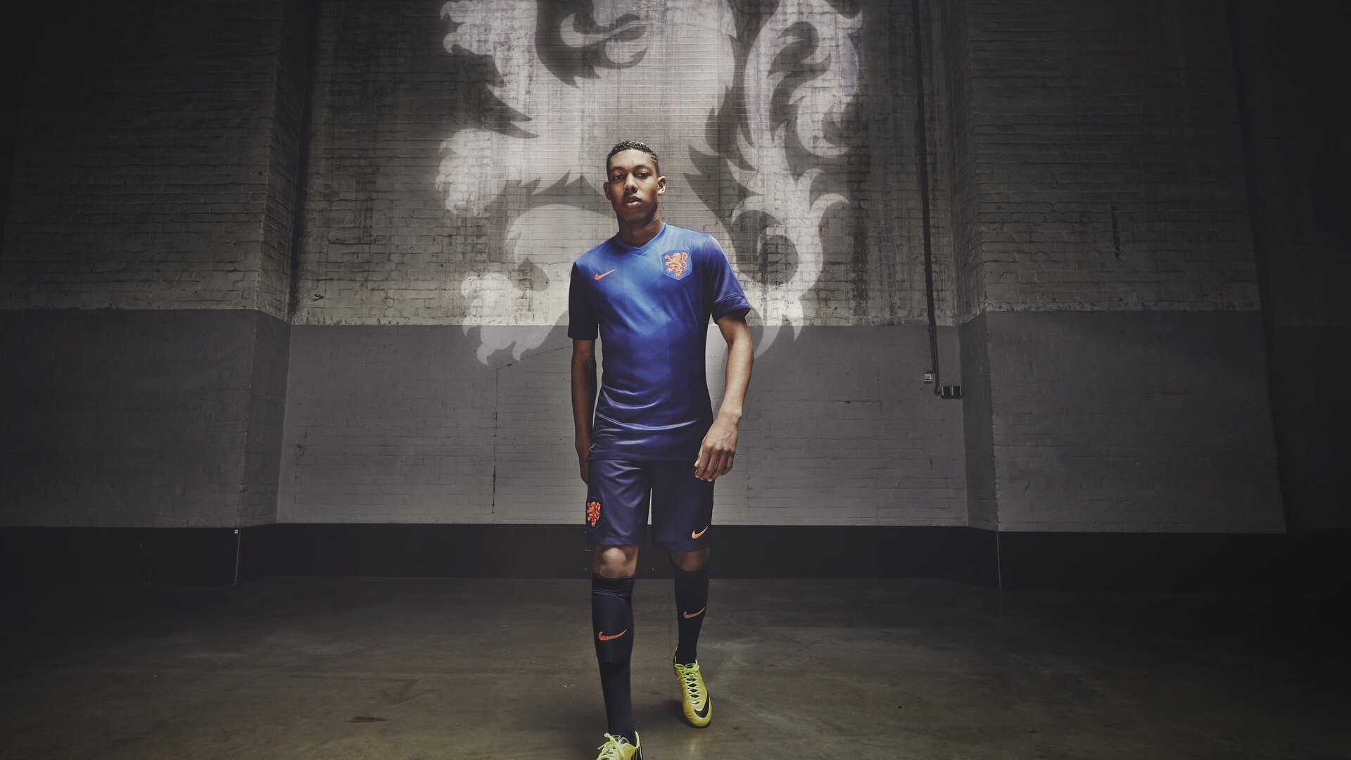 爱游戏app安装-本土教练执教信任度长期处于低位