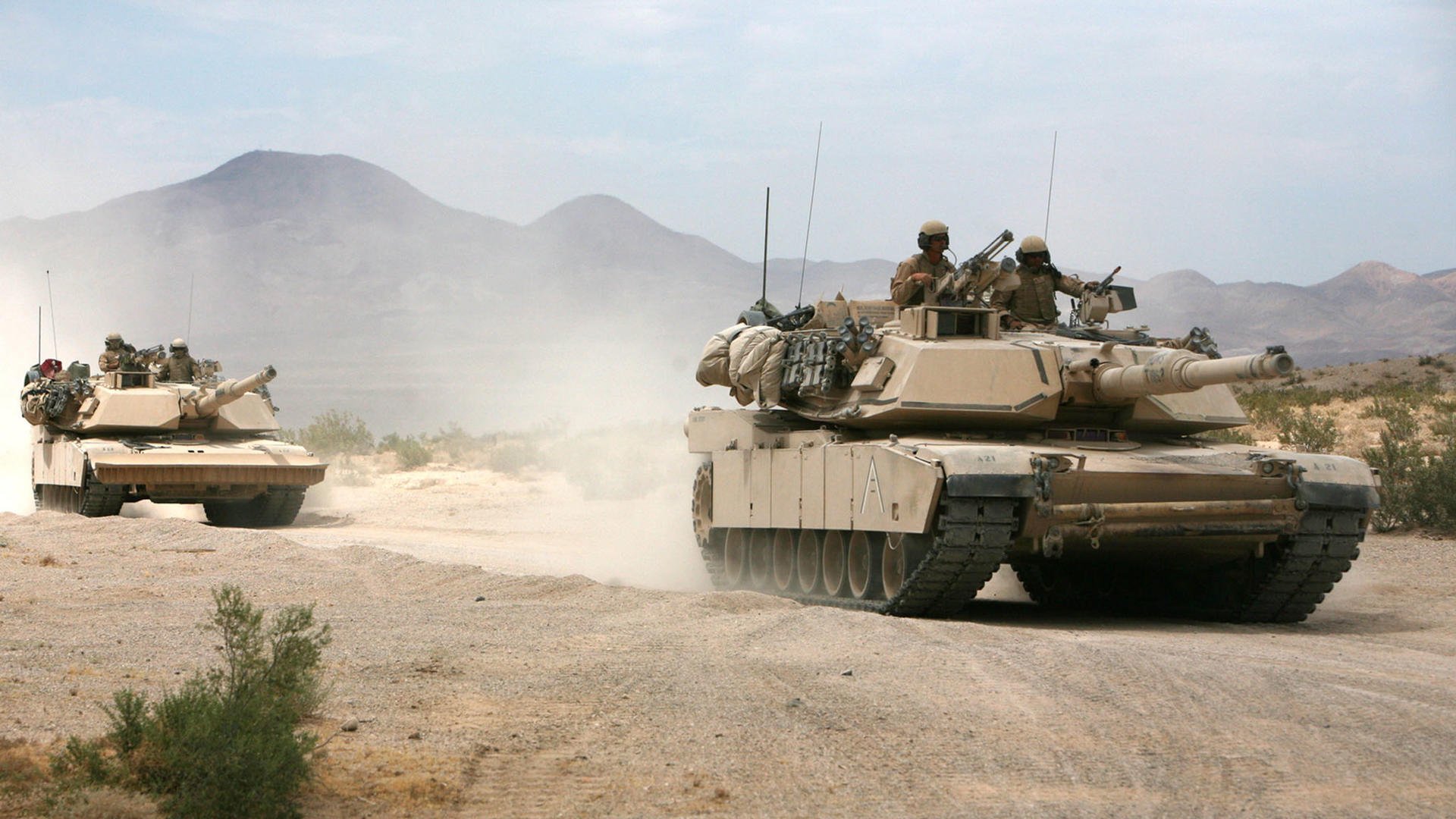 爱游戏体育娱乐-球队是否根据对手中场布防方式决定边锋持球模式，根据防守区域的大小,半场人盯人可分为